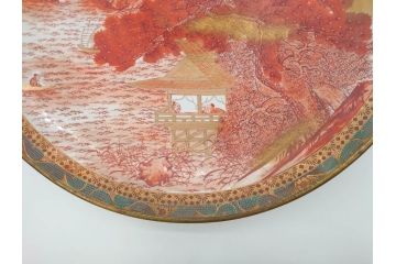 九谷焼　石盛堂　赤絵　金彩　青粒　山水文　約40cm　1尺3寸　緻密に描かれたデザインが見事な大皿(楼閣図、風景、山、滝、海、船、舟、松、尺皿、和食器、和皿、一尺三寸、共箱付き、皿立付き)(R-079145)
