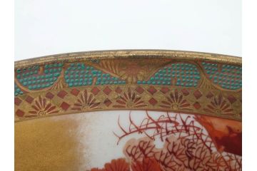 九谷焼　石盛堂　赤絵　金彩　青粒　山水文　約40cm　1尺3寸　緻密に描かれたデザインが見事な大皿(楼閣図、風景、山、滝、海、船、舟、松、尺皿、和食器、和皿、一尺三寸、共箱付き、皿立付き)(R-079145)