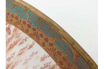 九谷焼　石盛堂　赤絵　金彩　青粒　山水文　約40cm　1尺3寸　緻密に描かれたデザインが見事な大皿(楼閣図、風景、山、滝、海、船、舟、松、尺皿、和食器、和皿、一尺三寸、共箱付き、皿立付き)(R-079145)