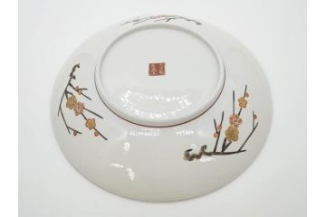 九谷焼　石盛堂　赤絵　金彩　青粒　山水文　約40cm　1尺3寸　緻密に描かれたデザインが見事な大皿(楼閣図、風景、山、滝、海、船、舟、松、尺皿、和食器、和皿、一尺三寸、共箱付き、皿立付き)(R-079145)