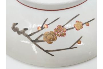 九谷焼　石盛堂　赤絵　金彩　青粒　山水文　約40cm　1尺3寸　緻密に描かれたデザインが見事な大皿(楼閣図、風景、山、滝、海、船、舟、松、尺皿、和食器、和皿、一尺三寸、共箱付き、皿立付き)(R-079145)