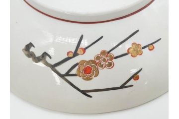 九谷焼　石盛堂　赤絵　金彩　青粒　山水文　約40cm　1尺3寸　緻密に描かれたデザインが見事な大皿(楼閣図、風景、山、滝、海、船、舟、松、尺皿、和食器、和皿、一尺三寸、共箱付き、皿立付き)(R-079145)