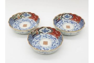 江戸期　上手物　成化年製　古伊万里　色絵　染付　約14cm　4.7寸　丹念に描かれた絵付から匠の技を感じるなます皿3枚セット(金彩、唐草、風景、牡丹、梅、魚、花、変形皿、小皿、和食器、和皿、深皿、輪花型、四寸七分)(R-079148)