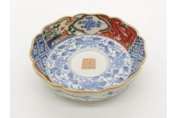 江戸期　上手物　成化年製　古伊万里　色絵　染付　約14cm　4.7寸　丹念に描かれた絵付から匠の技を感じるなます皿3枚セット(金彩、唐草、風景、牡丹、梅、魚、花、変形皿、小皿、和食器、和皿、深皿、輪花型、四寸七分)(R-079148)
