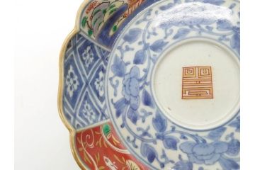 江戸期　上手物　成化年製　古伊万里　色絵　染付　約14cm　4.7寸　丹念に描かれた絵付から匠の技を感じるなます皿3枚セット(金彩、唐草、風景、牡丹、梅、魚、花、変形皿、小皿、和食器、和皿、深皿、輪花型、四寸七分)(R-079148)