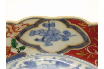 江戸期　上手物　成化年製　古伊万里　色絵　染付　約14cm　4.7寸　丹念に描かれた絵付から匠の技を感じるなます皿3枚セット(金彩、唐草、風景、牡丹、梅、魚、花、変形皿、小皿、和食器、和皿、深皿、輪花型、四寸七分)(R-079148)