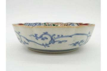 江戸期　上手物　成化年製　古伊万里　色絵　染付　約14cm　4.7寸　丹念に描かれた絵付から匠の技を感じるなます皿3枚セット(金彩、唐草、風景、牡丹、梅、魚、花、変形皿、小皿、和食器、和皿、深皿、輪花型、四寸七分)(R-079148)