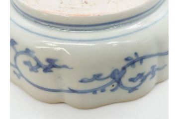 江戸期　上手物　成化年製　古伊万里　色絵　染付　約14cm　4.7寸　丹念に描かれた絵付から匠の技を感じるなます皿3枚セット(金彩、唐草、風景、牡丹、梅、魚、花、変形皿、小皿、和食器、和皿、深皿、輪花型、四寸七分)(R-079148)