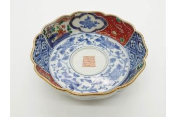 江戸期　上手物　成化年製　古伊万里　色絵　染付　約14cm　4.7寸　丹念に描かれた絵付から匠の技を感じるなます皿3枚セット(金彩、唐草、風景、牡丹、梅、魚、花、変形皿、小皿、和食器、和皿、深皿、輪花型、四寸七分)(R-079148)