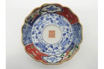 江戸期　上手物　成化年製　古伊万里　色絵　染付　約14cm　4.7寸　丹念に描かれた絵付から匠の技を感じるなます皿3枚セット(金彩、唐草、風景、牡丹、梅、魚、花、変形皿、小皿、和食器、和皿、深皿、輪花型、四寸七分)(R-079148)