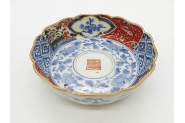 江戸期　上手物　成化年製　古伊万里　色絵　染付　約14cm　4.7寸　丹念に描かれた絵付から匠の技を感じるなます皿3枚セット(金彩、唐草、風景、牡丹、梅、魚、花、変形皿、小皿、和食器、和皿、深皿、輪花型、四寸七分)(R-079148)
