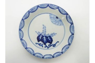 江戸期　古伊万里　染付　(渦福)約12cm　4寸/(菊桐紋)約15cm　5寸　和の雰囲気漂う小皿2枚&中皿セット(菊桐紋、禍福、豆皿、和皿、和食器、四寸、五寸)(R-079150)