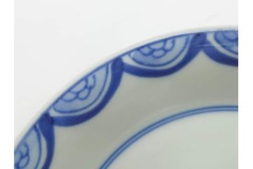 江戸期　古伊万里　染付　(渦福)約12cm　4寸/(菊桐紋)約15cm　5寸　和の雰囲気漂う小皿2枚&中皿セット(菊桐紋、禍福、豆皿、和皿、和食器、四寸、五寸)(R-079150)