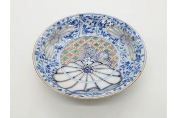 江戸期　古伊万里　染付　(渦福)約12cm　4寸/(菊桐紋)約15cm　5寸　和の雰囲気漂う小皿2枚&中皿セット(菊桐紋、禍福、豆皿、和皿、和食器、四寸、五寸)(R-079150)
