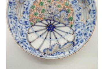 江戸期　古伊万里　染付　(渦福)約12cm　4寸/(菊桐紋)約15cm　5寸　和の雰囲気漂う小皿2枚&中皿セット(菊桐紋、禍福、豆皿、和皿、和食器、四寸、五寸)(R-079150)