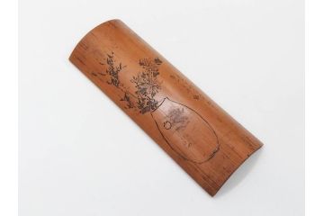 時代物　彫刻　繊細な彫りが魅力の茶合(花瓶の図、茶道具、煎茶道具、茶器、茶量、茶則、茶計、仙媒、茶媒、竹工芸)(R-079151)　