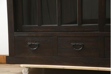 中古　美品!!　総栗材　浮造り仕上げ　上品な和を演出する五尺水屋箪笥サイドボード(収納棚、戸棚、サイドキャビネット、食器棚)(R-079153)