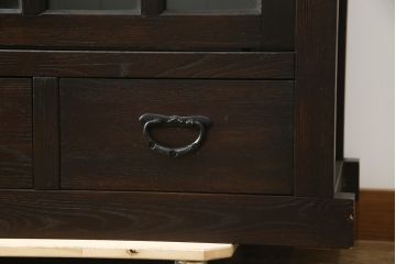 中古　美品!!　総栗材　浮造り仕上げ　上品な和を演出する五尺水屋箪笥サイドボード(収納棚、戸棚、サイドキャビネット、食器棚)(R-079153)