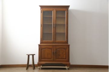 中古　横浜ダニエル(daniel)　温もりを感じる木の風合いが魅力的なキャビネット(カップボード、食器棚、戸棚、収納棚、飾り棚)(R-079154)