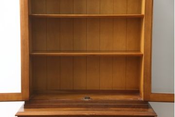 中古　横浜ダニエル(daniel)　温もりを感じる木の風合いが魅力的なキャビネット(カップボード、食器棚、戸棚、収納棚、飾り棚)(R-079154)