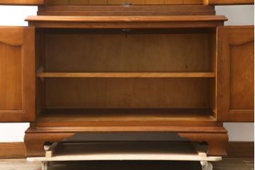 中古　横浜ダニエル(daniel)　温もりを感じる木の風合いが魅力的なキャビネット(カップボード、食器棚、戸棚、収納棚、飾り棚)(R-079154)