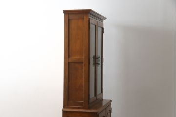 中古　横浜ダニエル(daniel)　温もりを感じる木の風合いが魅力的なキャビネット(カップボード、食器棚、戸棚、収納棚、飾り棚)(R-079154)