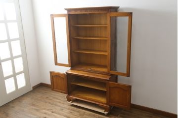 中古　横浜ダニエル(daniel)　温もりを感じる木の風合いが魅力的なキャビネット(カップボード、食器棚、戸棚、収納棚、飾り棚)(R-079154)