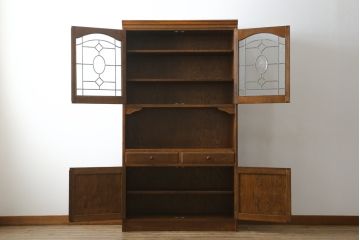 中古　三越家具(現カントリーハウス)　Brugge(ブルージュ)　プロパティ　ステンドグラスが上品な印象を深めるキャビネット(食器棚、カップボード、収納棚、戸棚、飾り棚)(R-079155)
