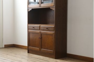 中古　三越家具(現カントリーハウス)　Brugge(ブルージュ)　プロパティ　ステンドグラスが上品な印象を深めるキャビネット(食器棚、カップボード、収納棚、戸棚、飾り棚)(R-079155)