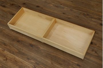 中古　三越家具(現カントリーハウス)　Brugge(ブルージュ)　プロパティ　ステンドグラスが上品な印象を深めるキャビネット(食器棚、カップボード、収納棚、戸棚、飾り棚)(R-079155)