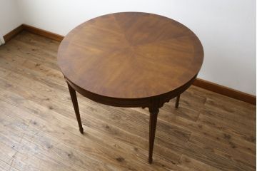 中古　DREXEL HERITAGE(ドレクセルヘリテイジ)　Et Cetera(エトセトラ)コレクション　優美なシルエットが目を引く小振りサイズのラウンドテーブル(ダイニングテーブル、丸テーブル、コーヒーテーブル、カフェテーブル)(R-079156)