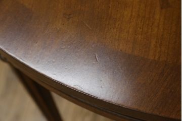 中古　DREXEL HERITAGE(ドレクセルヘリテイジ)　Et Cetera(エトセトラ)コレクション　優美なシルエットが目を引く小振りサイズのラウンドテーブル(ダイニングテーブル、丸テーブル、コーヒーテーブル、カフェテーブル)(R-079156)