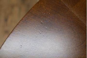 中古　DREXEL HERITAGE(ドレクセルヘリテイジ)　Et Cetera(エトセトラ)コレクション　優美なシルエットが目を引く小振りサイズのラウンドテーブル(ダイニングテーブル、丸テーブル、コーヒーテーブル、カフェテーブル)(R-079156)