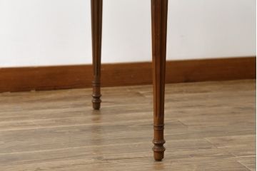 中古　DREXEL HERITAGE(ドレクセルヘリテイジ)　Et Cetera(エトセトラ)コレクション　優美なシルエットが目を引く小振りサイズのラウンドテーブル(ダイニングテーブル、丸テーブル、コーヒーテーブル、カフェテーブル)(R-079156)