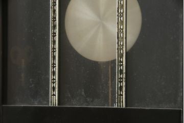 アンティーク時計　昭和レトロ　Meiji(明治時計社)　クォーツ式　意匠が細かいシックな掛け時計(古時計、柱時計、振り子時計)(R-079160)