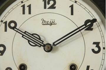 アンティーク時計　昭和レトロ　Meiji(明治時計社)　クォーツ式　意匠が細かいシックな掛け時計(古時計、柱時計、振り子時計)(R-079160)