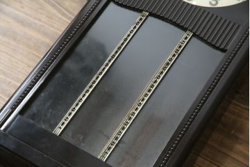 アンティーク時計　昭和レトロ　Meiji(明治時計社)　クォーツ式　意匠が細かいシックな掛け時計(古時計、柱時計、振り子時計)(R-079160)