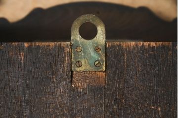 アンティーク時計　昭和レトロ　Meiji(明治時計社)　クォーツ式　意匠が細かいシックな掛け時計(古時計、柱時計、振り子時計)(R-079160)