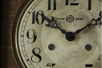 アンティーク時計　大正〜昭和初期　精工舎(SEIKOSHA、セイコー)　TRADE(S)MARK　クォーツ式　レトロシックな雰囲気漂う掛け時計(柱時計、古時計)　(R-079161)