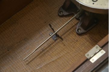 和製アンティーク　Meiji(明治時計社)　クォーツ式　昭和レトロな空間づくりに活躍する掛け時計(柱時計、古時計、振り子時計)(R-079162)