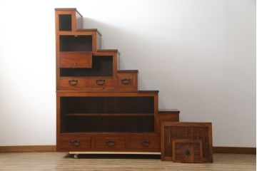 中古　美品!!　特注品　最高級品!!　職人手造り　通産大臣指定伝統的工芸品　岩谷堂箪笥　総欅(ケヤキ)材　漆塗りの二段重ね階段箪笥(収納箪笥、整理タンス、和たんす)(定価推定約200万円)(R-079165)