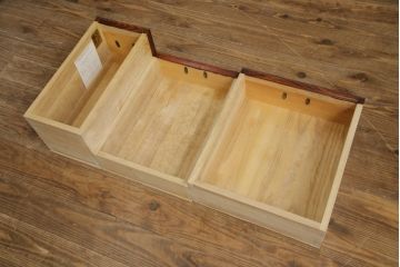 中古　美品!!　特注品　最高級品!!　職人手造り　通産大臣指定伝統的工芸品　岩谷堂箪笥　総欅(ケヤキ)材　漆塗りの二段重ね階段箪笥(収納箪笥、整理タンス、和たんす)(定価推定約200万円)(R-079165)
