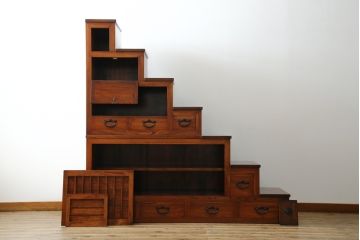中古　美品!!　特注品　最高級品!!　職人手造り　通産大臣指定伝統的工芸品　岩谷堂箪笥　総欅(ケヤキ)材　漆塗りの二段重ね階段箪笥(収納箪笥、整理タンス、和たんす)(定価推定約200万円)(R-079165)
