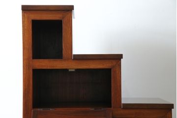 中古　美品!!　特注品　最高級品!!　職人手造り　通産大臣指定伝統的工芸品　岩谷堂箪笥　総欅(ケヤキ)材　漆塗りの二段重ね階段箪笥(収納箪笥、整理タンス、和たんす)(定価推定約200万円)(R-079165)