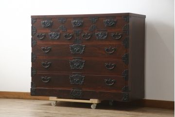 中古　美品!!　岩谷堂箪笥　四尺丸清水型　力強い木目と重厚感ある金具が魅力の和箪笥(整理箪笥、衣装タンス、収納たんす、引き出し、サイドボード、サイドチェスト)(R-079166)