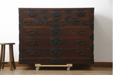 中古　美品!!　岩谷堂箪笥　四尺丸清水型　力強い木目と重厚感ある金具が魅力の和箪笥(整理箪笥、衣装タンス、収納たんす、引き出し、サイドボード、サイドチェスト)(R-079166)