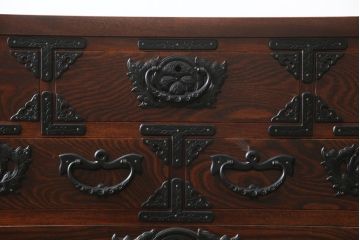 中古　美品!!　岩谷堂箪笥　四尺丸清水型　力強い木目と重厚感ある金具が魅力の和箪笥(整理箪笥、衣装タンス、収納たんす、引き出し、サイドボード、サイドチェスト)(R-079166)