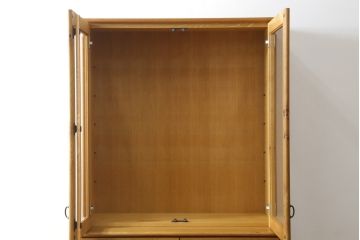中古　飛騨産業　キツツキマーク　森のことばシリーズ　節を主役とした木本来の味わいを楽しめるキャビネット(食器棚、カップボード、収納棚、戸棚、飾り棚)(定価約44万円)(R-079167)