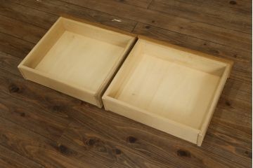 中古　飛騨産業　キツツキマーク　森のことばシリーズ　節を主役とした木本来の味わいを楽しめるキャビネット(食器棚、カップボード、収納棚、戸棚、飾り棚)(定価約44万円)(R-079167)