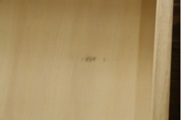 中古　飛騨産業　キツツキマーク　森のことばシリーズ　節を主役とした木本来の味わいを楽しめるキャビネット(食器棚、カップボード、収納棚、戸棚、飾り棚)(定価約44万円)(R-079167)
